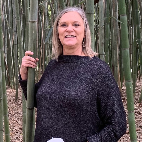 Meet your Posher, Anita - Picture 1 of 2